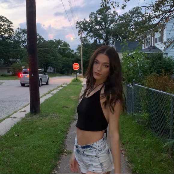 Meet your Posher, Traci - Picture 9 of 9